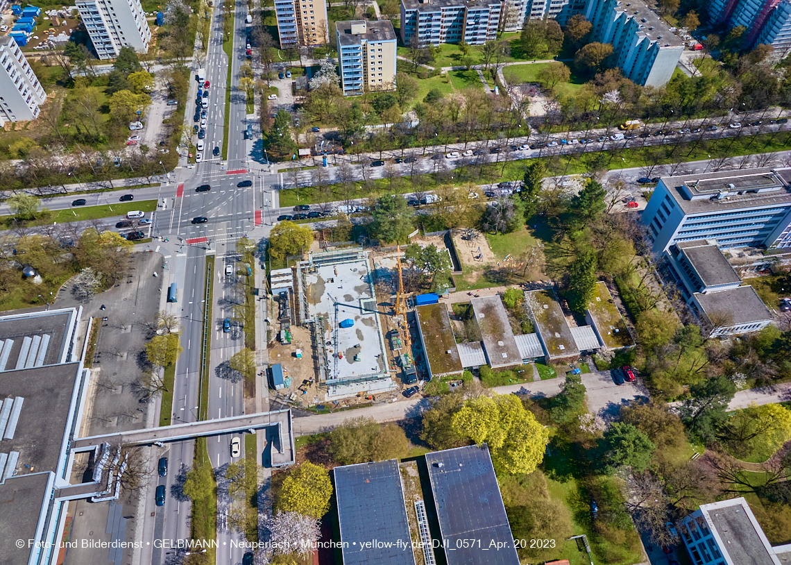 21.04.2023 - Luft- und Ebenenfotos vom Haus für Kinder in der Quiddestraße in Neuperlach